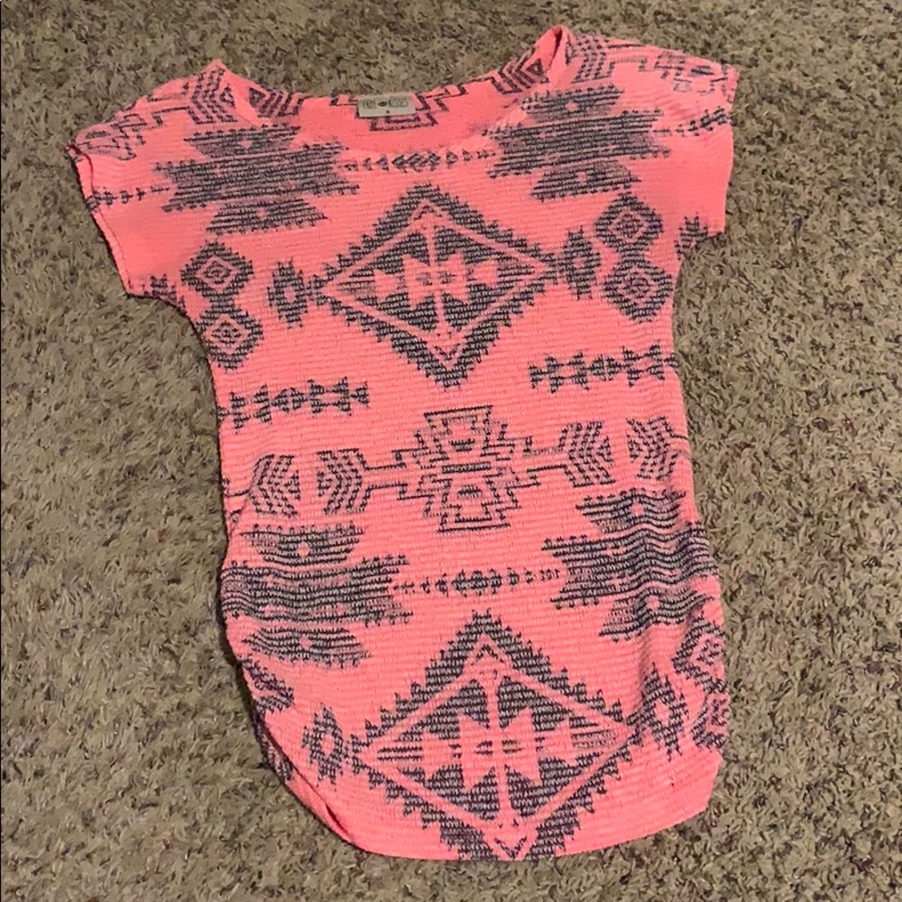 🤯 8 for $20 Medium Pink and Grey Tee